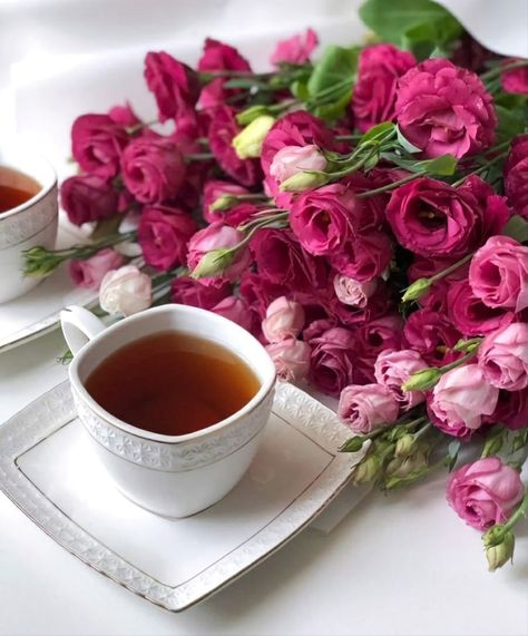 Coffee Vs Tea, Life In The Countryside, Spring Coffee, Rose Flower Pictures, Good Morning Roses, Beautiful Morning Messages, Good Morning Beautiful Images, Afternoon Tea Parties, Camping Coffee