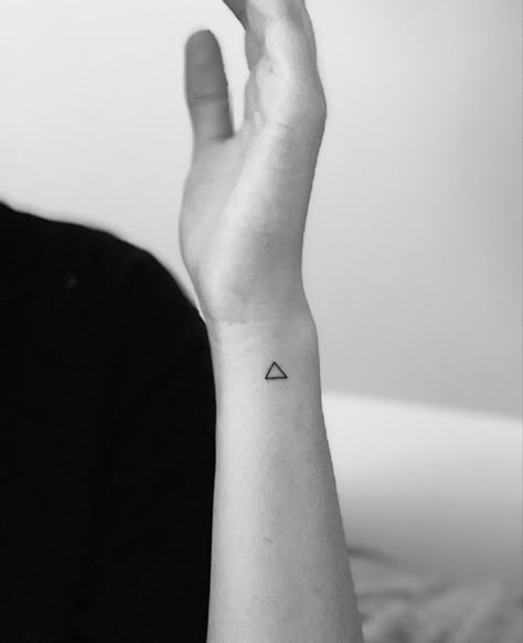 Cute Triangle Tattoo, Triangle Wrist Tattoo, Simple Triangle Tattoo, Tiny Triangle Tattoo, Small Triangle Tattoo, Kyle Core, Tattoo Triangle, Mommy Tattoos, Triangle Tattoos