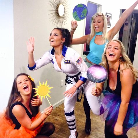 Space Group Costume, Galaxy Costume Diy, Astronaut Costume Women, Galaxy Costume, Earth Galaxy, Crazy Halloween Costumes, Galaxy Astronaut, Diy Carnival, Astronaut Costume