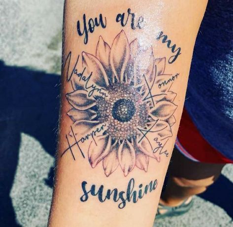 Sunflower Tattoo With Kids Names, Children Name Tattoos, Name Tattoos Ideas, Kid Name Tattoo Ideas Mothers, Tattoo With Kids Names, Goth Tatoos, Kid Tattoos For Moms, Grandchildren Tattoos, Name Tattoos For Moms