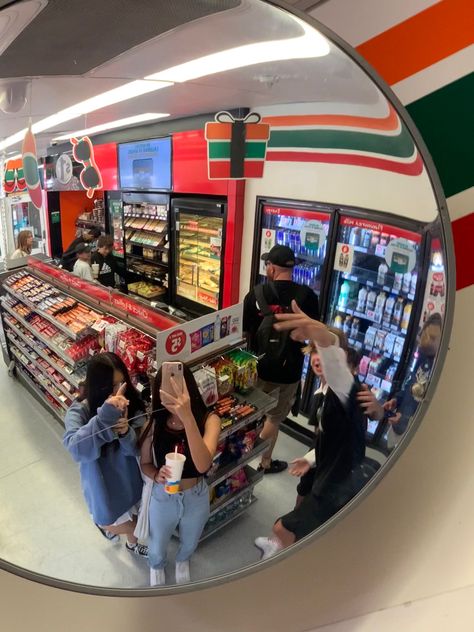 Market Pose Ideas, 7eleven Photoshoot, Supermarket Pictures, Seven Eleven Photoshoot, Grocery Store Pictures, 7 Eleven Aesthetic, Seven Eleven Aesthetic, Pictures In Supermarket, Friends In Mall Aesthetic