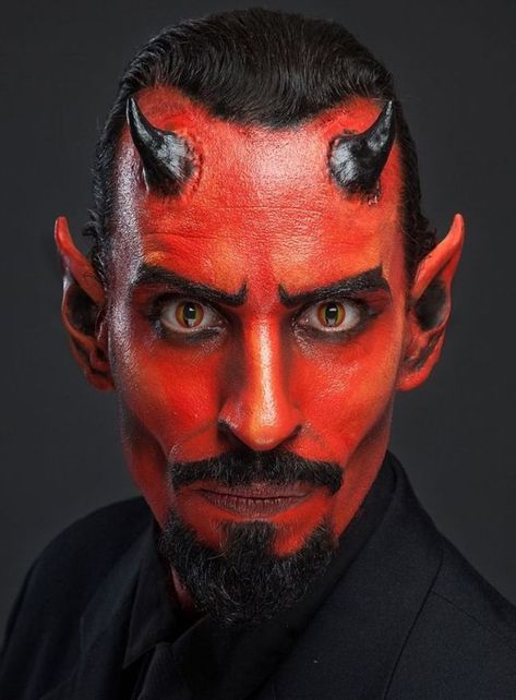 Costume Halloween Homme, Make Up Halloween Mujer, Devil Makeup Halloween, Mens Halloween Makeup, Demon Makeup, Halloween Mujer, Demon Costume, Devil Makeup, Halloweenský Makeup