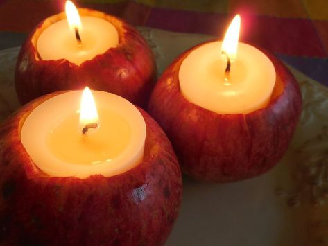 The temperature is cooling down and the season of pumpkin-flavored everything will soon begin. If you’re trying to figure out how to best decorate your house for autumn but don’t have the time or skill to create intricate decorations, try these 4 easy DIY autumn decor projects.   1. APPLE TEA LIGHT HOLDER - To create an apple tea light holder, all you need is a few apples, a few tea lights, and a sharp knife. You can use any type of apple, but make sure it’s fresh and firm. Flip the te… Diy Autumn Decorations, Apple Candle, Christmas Home Decorations, Leftover Pumpkin, Diy Confetti, Apple Tea, Apple Candles, Easy Fall Crafts, Sharp Knife