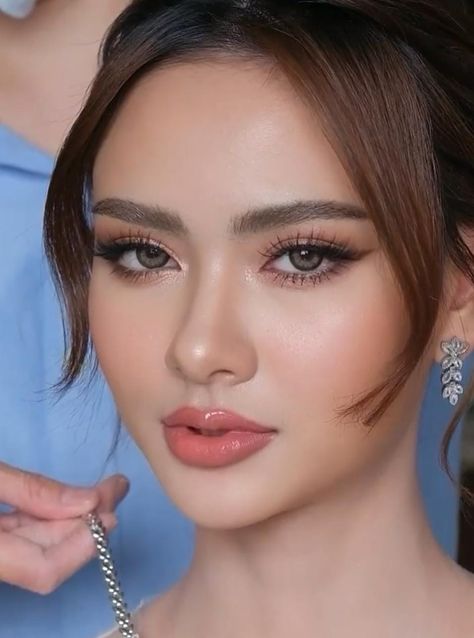 Full Glam Asian Makeup, Europe Makeup Look, Asian Bridal Makeup Filipino, Convocation Makeup Look, Asian Makeup Looks Glam, Thai Glam Makeup, Makeup Looks Tan Skin, Makeup Bridesmaid Hijab, Wedding Makeup Tan Skin