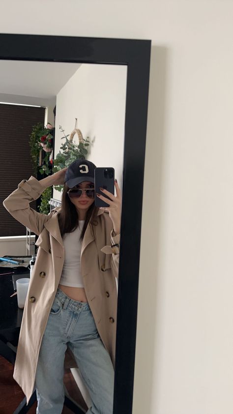 Navy Blue Hat Outfit, Light Wash Denim Outfit, Coat And Jeans Outfit, Blue Hat Outfit, Aesthetic Ivy League, Trench Coat And Jeans, Hat Outfit Ideas, Trench Coat Outfit Ideas, Ivy League Aesthetic