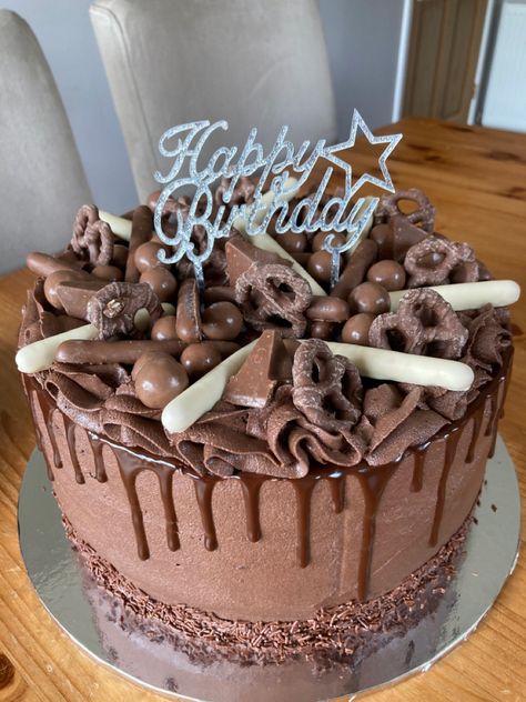 Chocolate Cake Drip, Sprinkle Drip Cake, Chocolate Fingers, Cake Drip, Chocolate Birthday Cake, Cake Decorating Ideas, Birthday Cake Chocolate, 10th Birthday Parties, Drip Cake