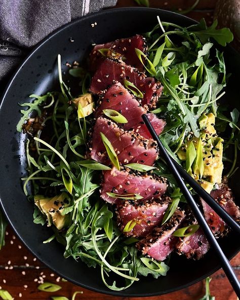 Seared Tuna Salad, Sesame Crusted Tuna, Ahi Tuna Recipe, Ahi Tuna Salad, Seared Ahi Tuna, Seared Ahi, Healthy Tuna, Salads To Go, Seared Tuna