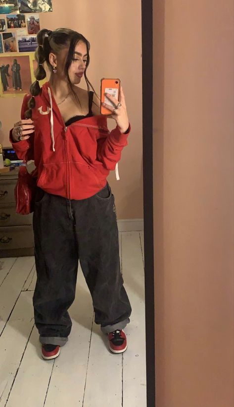 Red Hoodie Outfit, Looks Pinterest, Swag Girl Style, Baggy Clothes, Mia 3, Tomboy Style Outfits, 2000s Fashion Outfits, Y2k Nike, Nike Red