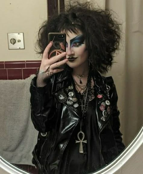 80s Trad Goth Outfits, Goth Guy Makeup, Trad Goth Hair, 80s Trad Goth, 80s Goth Fashion, Alt Goth Outfits, Trad Goth Outfits, Goth Outfit Inspo, Modern Goth