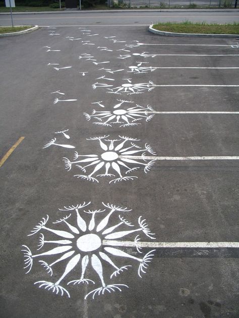 Nature Inspired Street Art by Roadsworth Sidewalk Chalk Art, Sidewalk Art, Sidewalk Chalk, Wow Art, Chalk Art, Street Art Graffiti, Land Art, On The Ground, Pics Art