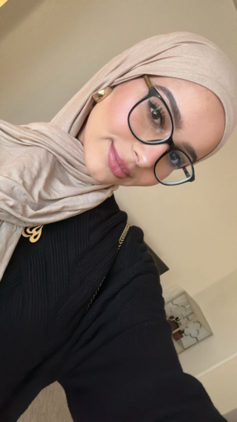 #hijab #hijabi #muslim #islam Hijab Style For Glasses, Hijabi Glasses Aesthetic, Square Face Hijab Style, Hijabi Earrings, Glasses Hijab Style, Hijab And Glasses, Half Hijab, Hijab Glasses, Hijabi Influencer