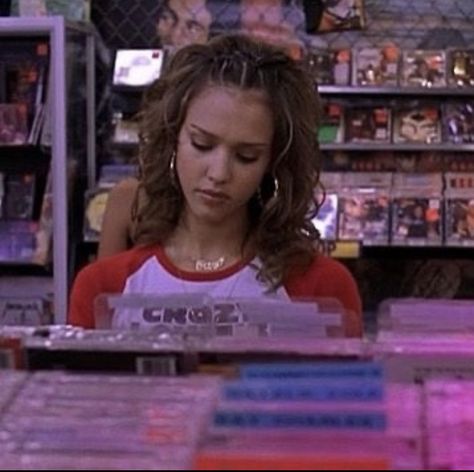 2003 Aesthetic, Jessica Alba Outfit, Message For Best Friend, Diy Christmas Gifts For Friends, Minimalist Hair Accessories, Aesthetic Gifts, Y2k Hairstyles, Wedding Gifts For Friends, Presents For Best Friends