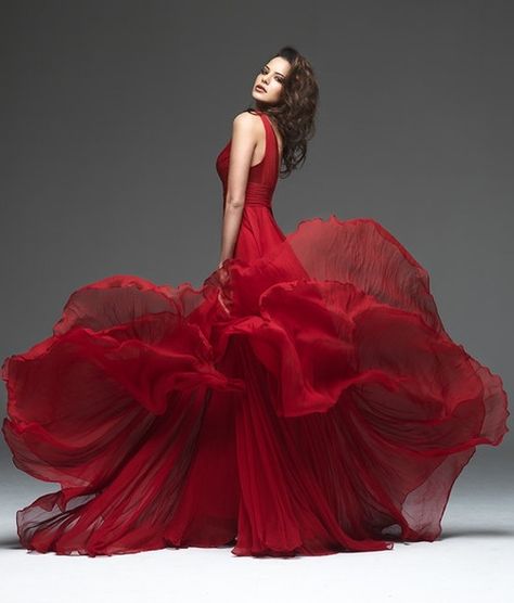 #RED Beauty Dress, Red Label, Beauty And Fashion, Gorgeous Gowns, Wearing Red, Beautiful Gowns, Fancy Dresses, Red Fashion, Moda Fashion