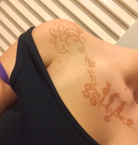 Bird and flower henna collar bone henna Collar Bone Henna Tattoo, Henna Collar Bone, Collarbone Henna, Flower Henna, Bird And Flower, Collar Bone, Henna Tattoo, Cute Tattoos, Creative Ideas