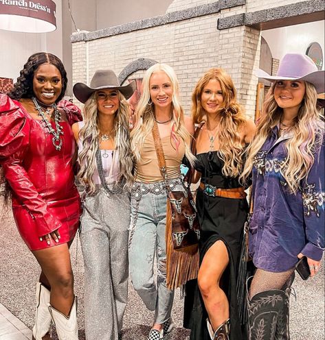 National Rodeo Finals Fashion, Nfr Night Outfits, National Finals Rodeo Fashion, Vegas Cowgirl, Country Chic Fashion, Leah Fish, Western Ideas, Nfr Outfits, Western Aesthetics