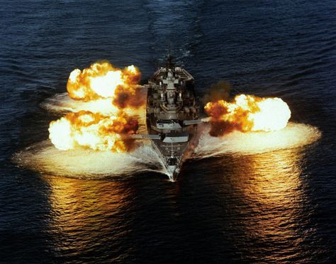 USS New Jersey firing all nine 16in guns simultaneously, Dec 30, 1986. [1091x861] Uss New Jersey, Us Battleships, Uss Iowa, Uss Missouri, Go Navy, Us Navy Ships, Naval History, Harbin, United States Navy