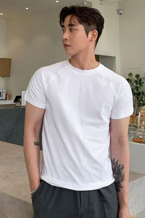 This comfortable men's cotton raglan sleeve tee is a great choice for any casual day. The tee is made of 100% cotton and features a versatile raglan sleeve style. #men #tee #raglan_sleeve #koreanstyle #koreanfashion Asian Guy, Fashion Outfits Men, Tshirt Men, White Solid, Khaki Shorts, Mens Casual Outfits, Trending Dresses, White Casual, White Style