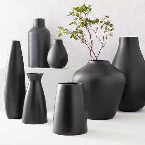 Pure Black Ceramic Vases Jazz Speakeasy, Tropical Victorian, Black Vase With Flowers, Luxe Goth, Black Vases, Black Ceramic Vase, Black And White Vase, Black Pottery, Chinese Porcelain Vase