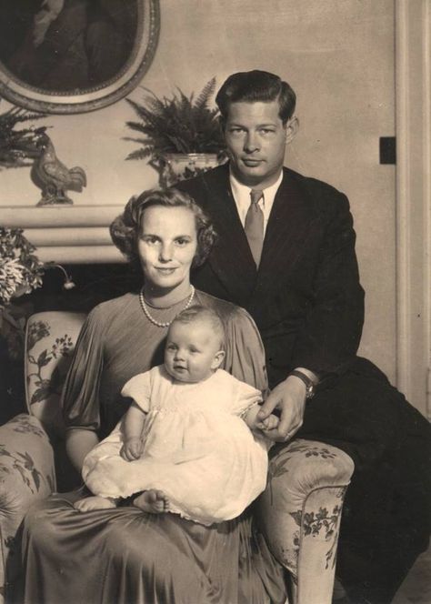 Michael I Of Romania, Romanian Royal Family, Peles Castle, Princess Elizabeth, European Royalty, Princess Margaret, Royal House, First Daughter, Princess Anne