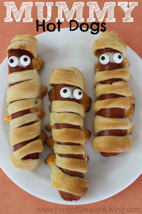 Kids Food Craft for Halloween - Yummy Mummy Hot Dogs Made with Pillsbury Crescent Rolls on Frugal Coupon Living Halloween Mummy Hot Dogs, Pillsbury Crescent Rolls, Mummy Hot Dogs, Kids Food Crafts, Pillsbury Crescent, Spooky Treats, Halloween Mummy, Halloween Goodies, Thanksgiving Desserts