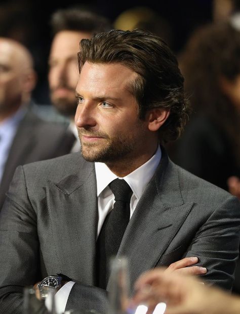 Bradley Cooper Hairstyle, Bradley Cooper Haircut, Bradley Cooper Hair, Brad Cooper, Nightmare Alley, Fashion Style Inspiration, December 01, S Curl, Style Inspiration Casual