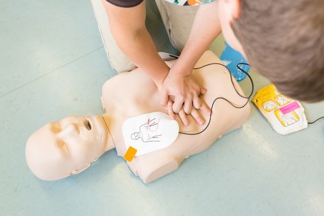 Training Aesthetic, Learn Cpr, Cardiopulmonary Resuscitation, Field Athletes, Cpr Training, Emergency Medical Services, Heart Conditions, Medical Help, Cpr