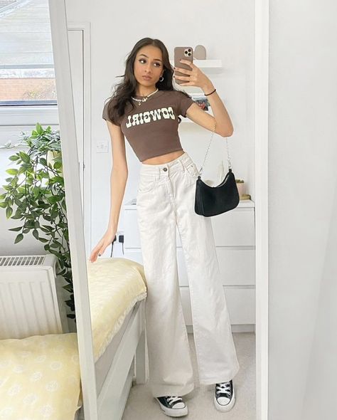 Mode Indie, White High Waisted Jeans, Converse Outfits, Looks Pinterest, White Jeans Outfit, Brown Outfit, Swaggy Outfits, Moda Vintage, Tshirt Outfits