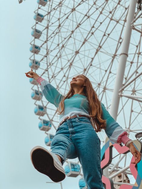 Fair Photoshoot Ideas, Six Flags Pictures Ideas, La Picture Ideas, Fair Photo Ideas, Theme Park Photoshoot, Ferris Wheel Photoshoot, Amusement Park Photo Ideas, Amusement Park Photoshoot, Fair Pictures Ideas