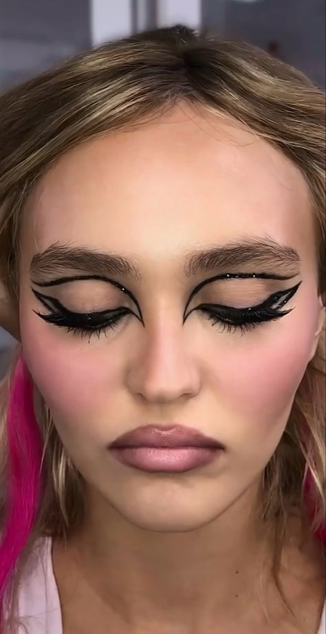 bts of The Idol The Idol Jocelyn Nails, Jocelyn The Idol Nails, The Idol Makeup, Jocelyn The Idol Makeup, The Idol Lily Rose Depp Aesthetic, Lily Rose Depp The Idol, Rose Depp Makeup, Lily Rose Depp Makeup Met Gala, Lily Rose Depp Makeup