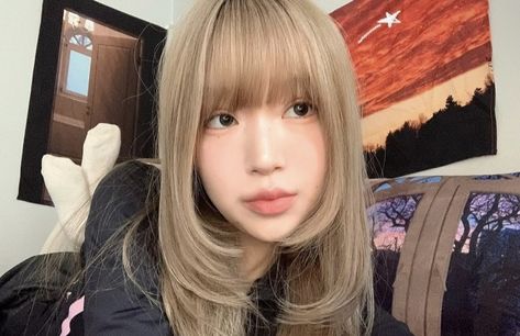 Hime Cut Long Hair, Care Haircut, Hime Cut, Pelo Anime, Side Bangs Hairstyles, Dyed Hair Inspiration, Glo Up, Hair Tips Video, Dark Blonde Hair