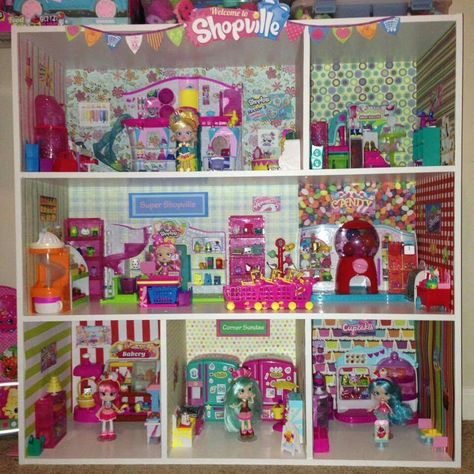 Cute! Shopkins display and playhouse. Shopkins Display, Shopkins Storage, Playhouse Diy, Shopkins Bday, Shoppies Dolls, Shopkins Birthday Party, Shopkins Party, Shopkins Birthday, Diy Display