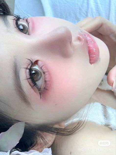 Blush Natural Makeup, Puppy Eyes Makeup, Puppy Eyeliner, Snail Mucin Essence, Chinese Skincare, Eyeliner Trends, Makeup Chinese, Bunny Makeup, Spf Cream