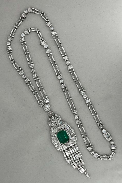 For Sale on 1stDibs - Platinum diamond and Colombian emerald long necklace. Colombian Emerald weighing approx. 17.08 with GUBELIN cert. Reference No: N2040 Platinum Necklace, Bijoux Art Deco, Art Deco Emerald, Bijoux Art Nouveau, Inexpensive Jewelry, Simple Diamonds, Art Deco Necklace, Art Nouveau Jewelry, Jewelry Style