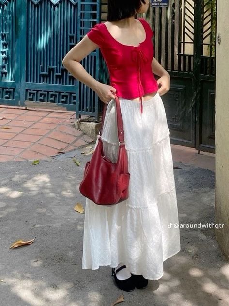 Maxi Outfits Skirt, Fits With Maxi Skirts, Spring Outfit Skirt, Styling Maxi Skirt Summer, Girly Dress Outfits, Red And White Outfit Casual, Style Inspiration Summer 2024, Skirt Inspo Outfit, Basics Outfit Ideas