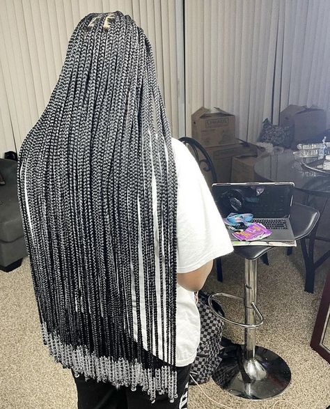 𝚙𝚒𝚗 | 𝚑𝟶𝟶𝚍𝚛𝚒𝚌𝚑𝚟𝚊𝚌𝚊 | Long Knotless Braids With Beads, Long Braids With Beads, Braided Mohawk Hairstyles, Birthday Outfit For Teens, Black Hair Wigs, Bob Braids Hairstyles, Short Box Braids Hairstyles, Big Box Braids Hairstyles, Black Ponytail Hairstyles