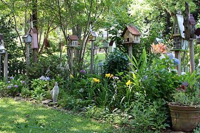 Birdhouses among the flowers Primitive Houses, Birdhouse Garden, Garden Birdhouses, Country Gardens, House Gardens, Wildflower Meadow, Backyard Lighting, Mediterranean Garden, Yard Design