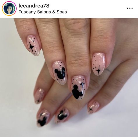 Disney Nails Christmas Mickey Mouse, Disney Nails Neutral, Minnie Nails Designs, Minnie Mouse Nails Pink, Black Disney Nails, Christmas Disney Nails, Disney Nail Ideas, Mickey Nail, Disney World Nails