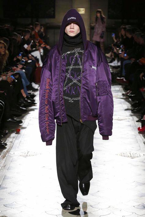 Emo Clothes, Demna Gvasalia, Archive Fashion, Visual Inspiration, Product Development, High Fashion Street Style, Vintage Streetwear, Fall 2016, Women Style