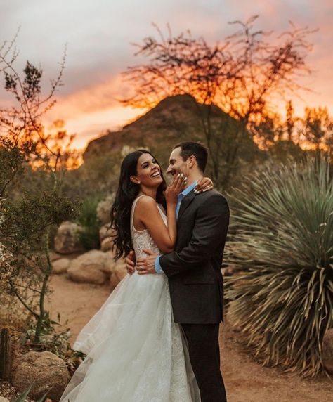 Wedding Photo Ideas Desert, Desert Wedding Pictures, Desert Botanical Garden Wedding, Desert Wedding Photography, Sedona Photos, Desert Wedding Venues, Phoenix Wedding Venues, Desert Wedding Photos, Unique Outdoor Wedding