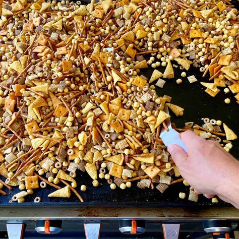 Chex Mix On Blackstone, Blackstone Griddle Desserts, Blackstone Snacks, Blackstone Desserts, Blackstone Dessert Recipes, Bold Chex Mix Recipe, Savory Chex Mix Recipes, Savory Chex, Savory Chex Mix