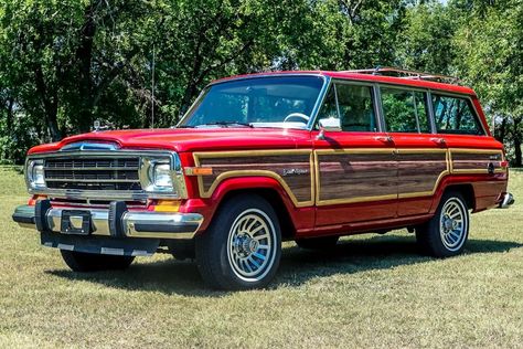 Totally stock on the outside, a modern muscle powerhouse underneath. Hellcat Engine, Jeep Grand Wagoneer, Family Suv, Classic Jeeps, Grand Wagoneer, Truck Shirts, Jeep Wagoneer, Engine Swap, Jeep Truck