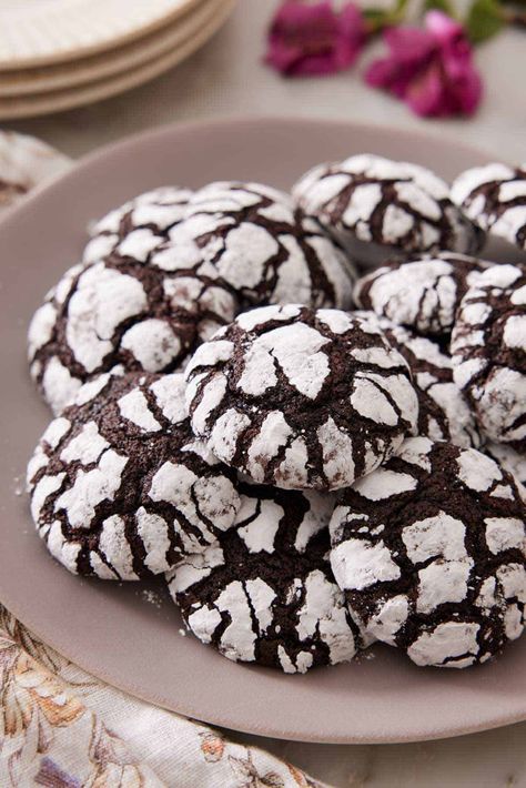 Homemade Chocolate Frosting, Crinkle Cookies Recipe, Chocolate Crinkle, Christmas Delights, Christmas Baking Recipes, Cookie Plate, Preppy Kitchen, Chocolate Crinkle Cookies, Chocolate Crinkles