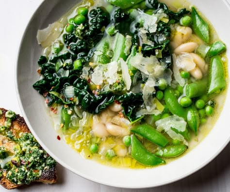 Step 1: Prep this simple soffritto and nutty pesto. Step 2: Make beautiful, clean soups on a whim. Green Minestrone, Clean Soups, Spring Minestrone, Leek Recipes, Pistachio Pesto, Italian Favorites, Food Bowls, Asian Fusion, Stuffed Pepper Soup