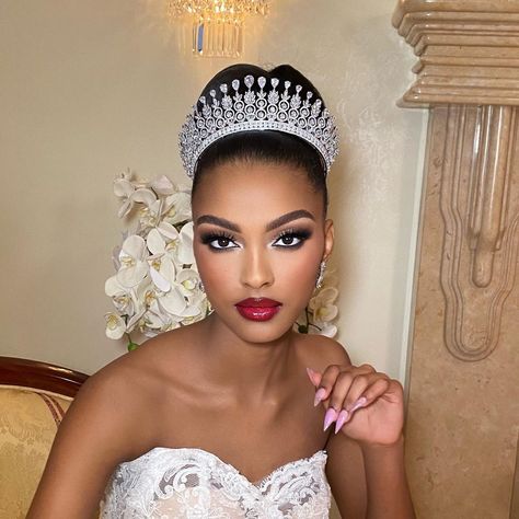 Black Bride Red Lipstick, Wedding Guest Makeup Red Lips, Red Lip Wedding Makeup, Bride Makeup Brown Eyes, Bridal Makeup Red Lips, Glam Bride Makeup, Matte Red Lips, Mermaid Bride, Red Lips Makeup Look