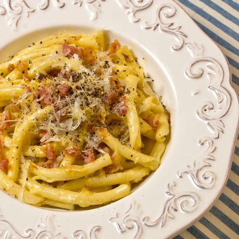 Pasta Carbonara with Strozzapreti Pasta Strozzapreti Pasta, Cafe Gratitude, Carbonara Sauce, Simple Pasta, Meat Pasta, Pasta Water, Italian Foods, Pasta Carbonara, Carbonara Pasta