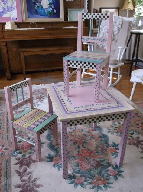 Hand painted children's table and chairs. Perfect for a little girl's tea party! Paint Kids Table, Painting Kids Furniture, Chairs Diy, Diy Kids Furniture, Kids Rocking Chair, Painting Kids, Wooden Table And Chairs, Diy Furniture Redo, Kids Room Furniture