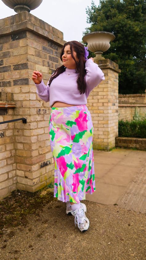 Bright Girly Outfits, Plus Size Colourful Outfit, Bright Clothes Aesthetic, Fine Dining Outfit, Funk Outfit, Toothpaste Kisses, Colorful Winter Outfits, Bold Outfits, Meeting Outfit