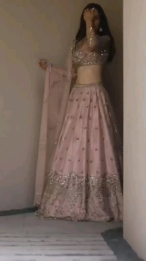 Desi Dress, Simple Lehenga, Trendy Outfits Indian, Wedding Lehenga Designs, Lehenga Designs Simple, Indian Bride Outfits, Fancy Sarees Party Wear, Traditional Indian Dress, Saree Designs Party Wear