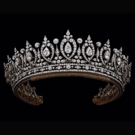 Albion Art Jewellery Institute on Instagram: “Duchess of Roxburghe Diamond Tiara - Circa 1890. This tiara is also convertible into a necklace Materials: #Diamond #Silver…” Country England, Handmade Tiaras, Royal Crowns, Royal Tiaras, Beautiful Tiaras, Diamond Tiara, Royal Jewels, Wedding Tiara, Royal Jewelry