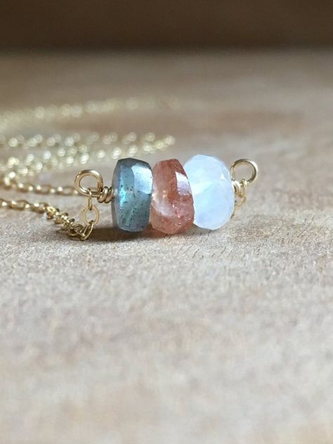 sunstone and labradorite together - Google Search Faux Jewelry, Sunstone Necklace, Gold Stone Necklace, Raw Stone Necklace, Healing Stones Jewelry, Raw Crystal Jewelry, Healing Necklace, Stone Beaded Necklace, Mom Jewelry